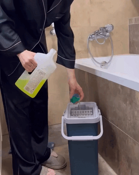 Самовіджимна швабра з відром 